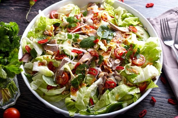 Салат з яловичиною, м'ятою і Чилі – простий і смачний рецепт, як приготувати покроково