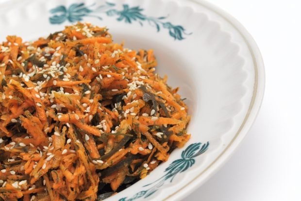 Салат з морквою і деревними грибами – простий і смачний рецепт, як приготувати покроково