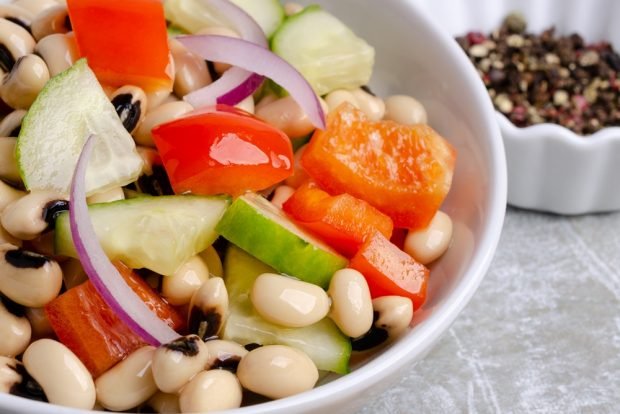 Салат з огірками і квасолею – простий і смачний рецепт, як приготувати покроково