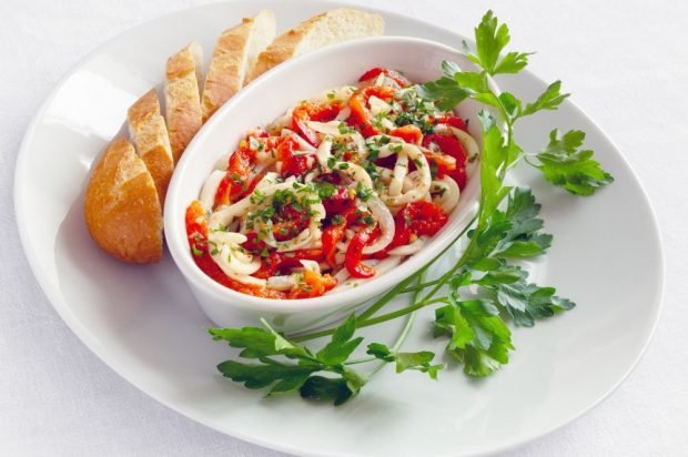 Салат з маринованих кальмарів і болгарського перцю-простий і смачний рецепт, як приготувати покроково