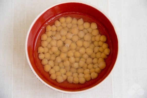 Салат с нутом, овощами и фетой – фото приготовления рецепта, шаг 1