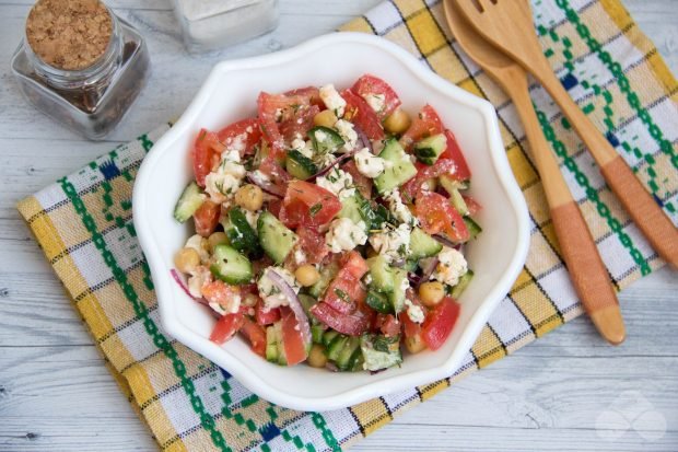 Салат з нутом, овочами і фетою – простий і смачний рецепт з фото (покроково)