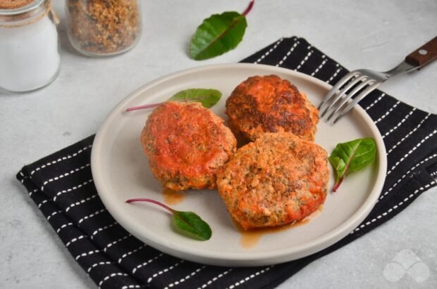 Свинячі котлети з грибами в томаті – простий і смачний рецепт з фото (покроково)