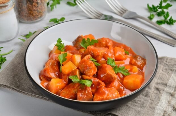 Овочеве рагу зі свининою в густому томатному соусі – простий і смачний рецепт з фото (покроково)