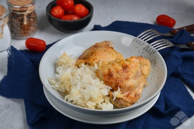 Курка з рисом в духовці – простий і смачний рецепт з фото (покроково)