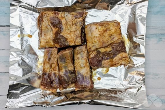 Свиные ребрышки в духовке с соевым соусом – фото приготовления рецепта, шаг 4