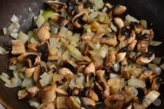 Семга с грибами и сливками в духовке – фото приготовления рецепта, шаг 2