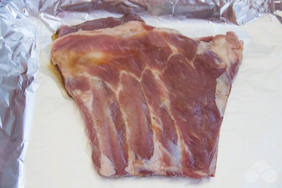 Свиные ребрышки, запеченные в медово-соевом соусе – фото приготовления рецепта, шаг 5