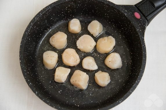Жареные морские гребешки – фото приготовления рецепта, шаг 2