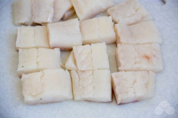 Треска с картошкой и сыром в духовке – фото приготовления рецепта, шаг 2