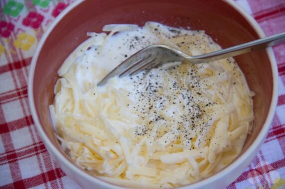 Треска с картошкой и сыром в духовке – фото приготовления рецепта, шаг 3