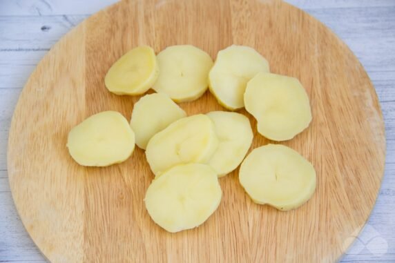 Треска с картошкой и сыром в духовке – фото приготовления рецепта, шаг 1