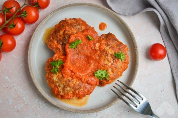 Котлети в томатному соусі – простий і смачний рецепт з фото (покроково)