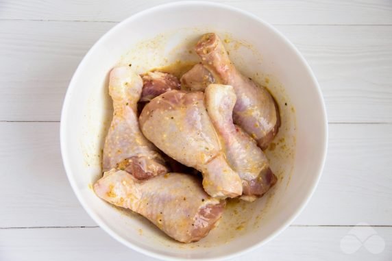 Куриные ножки в панировке на сковороде – фото приготовления рецепта, шаг 2
