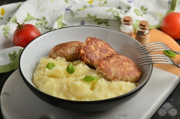 Індичі котлети з картопляним пюре – простий і смачний рецепт з фото (покроково)