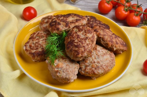 Котлети з яловичини і курки – простий і смачний рецепт з фото (покроково)