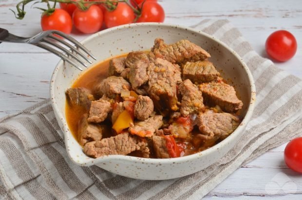 Гуляш з яловичини в духовці – простий і смачний рецепт з фото (покроково)