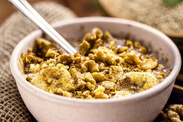 Ячна каша з горіхами в горщиках – простий і смачний рецепт, як приготувати покроково