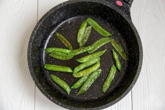 Гороховый суп с молодым горохом и зеленью – фото приготовления рецепта, шаг 4