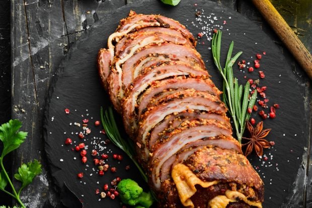 Рулет зі свинини з гірчицею – простий і смачний рецепт, як приготувати покроково