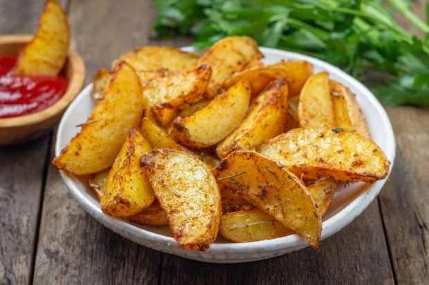Золотистий картопля по-селянськи-простий і смачний рецепт, як приготувати покроково