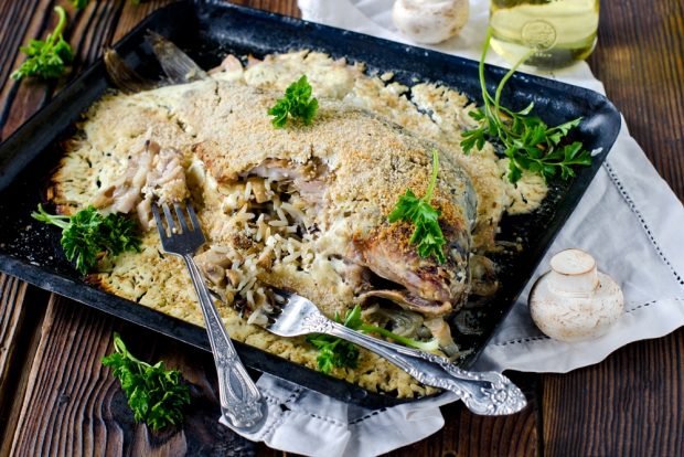 Короп, фарширований рисом і грибами – простий і смачний рецепт, як приготувати покроково
