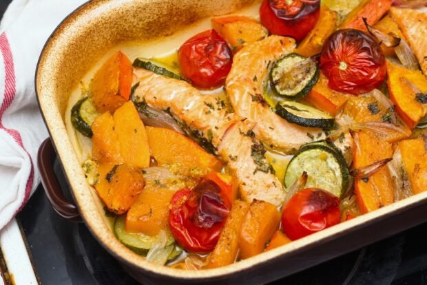 Запечений лосось з гарбузом і овочами – простий і смачний рецепт, як приготувати покроково