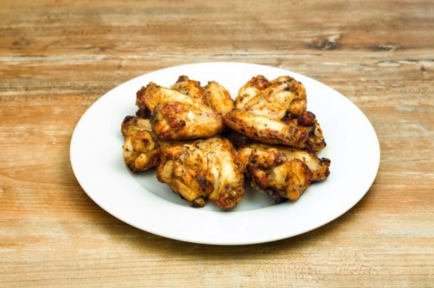 Курячі крильця з часником в духовці – простий і смачний рецепт, як приготувати покроково