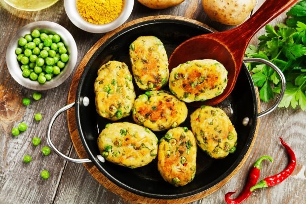 Картопляні деруни з зеленим горошком – простий і смачний рецепт, як приготувати покроково