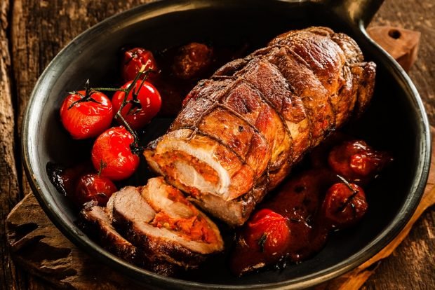 Рулет зі свинини з овочами – простий і смачний рецепт, як приготувати покроково