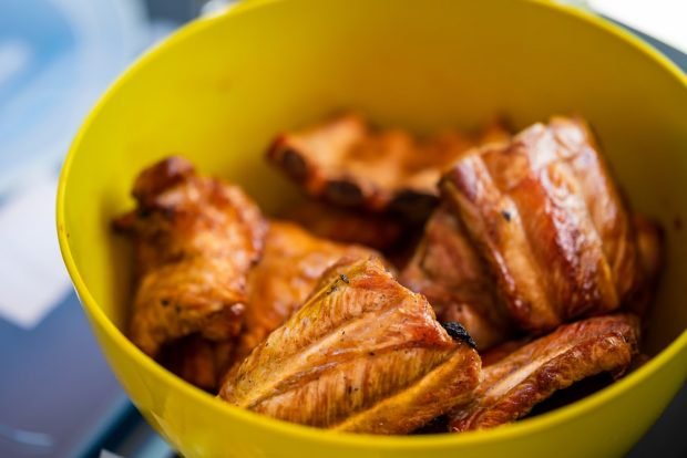 Свинячі реберця в казані на плиті – простий і смачний рецепт, як приготувати покроково