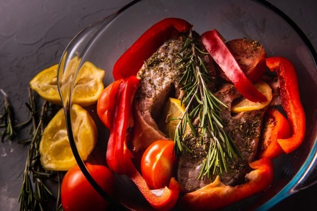 Горбуша з болгарським перцем в духовці – простий і смачний рецепт, як приготувати покроково