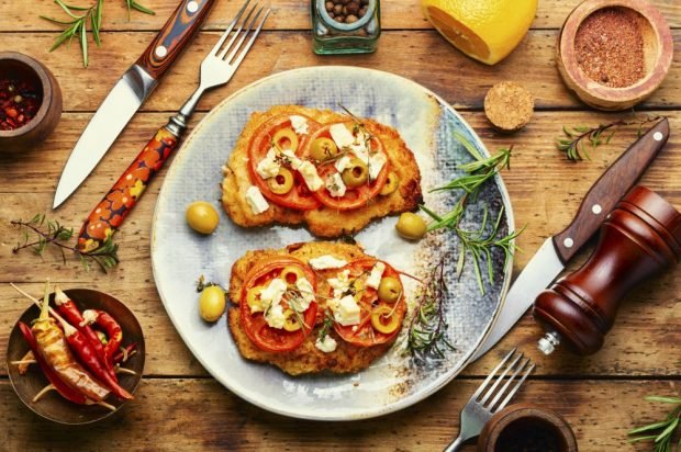 Свинячі відбивні з помідорами, оливками і фетою в духовці – простий і смачний рецепт, як приготувати покроково
