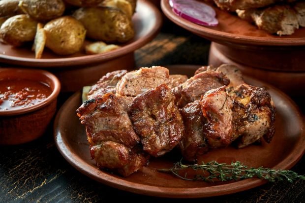 Шашлик зі свинини в аерогрилі – простий і смачний рецепт, як приготувати покроково
