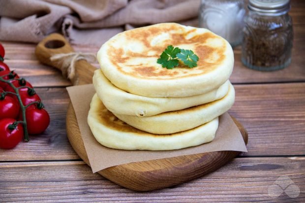 Хачапурі з сиром і зеленню на сковороді – простий і смачний рецепт з фото (покроково)