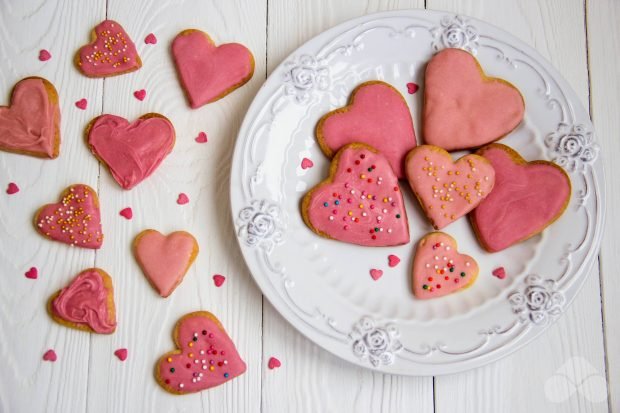 Печиво «сердечка» з рожевою глазур'ю – простий і смачний рецепт з фото (покроково)
