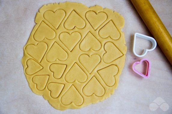 Печенье «Сердечки» с розовой глазурью – фото приготовления рецепта, шаг 4