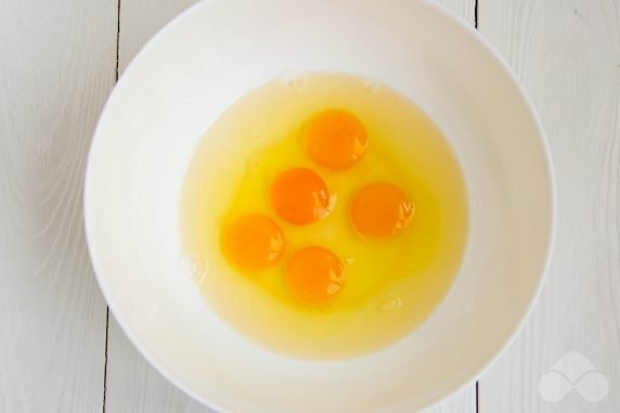 Шарлотка с яблоками без сахара – фото приготовления рецепта, шаг 1