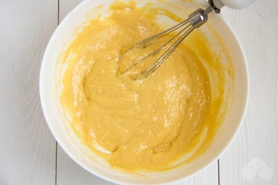 Шарлотка с яблоками без сахара – фото приготовления рецепта, шаг 4