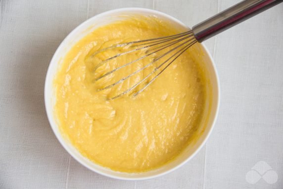 Шарлотка из творога и яблок – фото приготовления рецепта, шаг 3