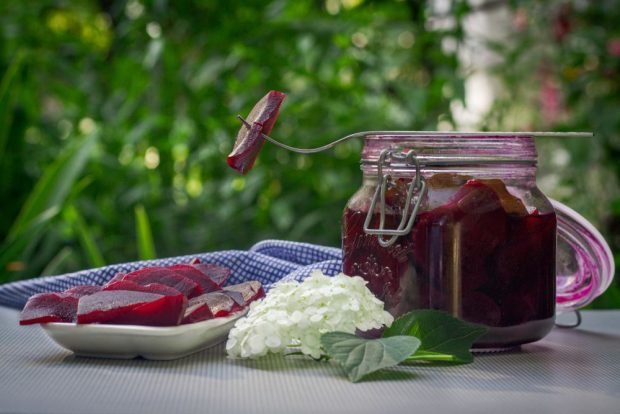 Маринованная свекла на зиму в банках с уксусом