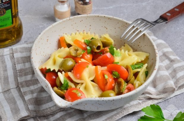 Салат з пастою, овочами і оливками – простий і смачний рецепт з фото (покроково)