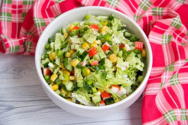 Салат з крабовими паличками і пекінською капустою – простий і смачний рецепт з фото (покроково)