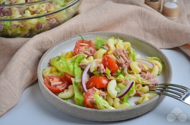 Салат з макаронами, зеленню і тунцем – простий і смачний рецепт з фото (покроково)