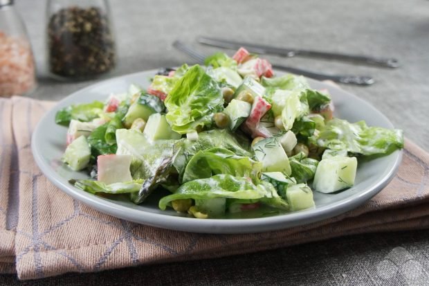 Салат з крабовими паличками, огірками і горошком – простий і смачний рецепт з фото (покроково)