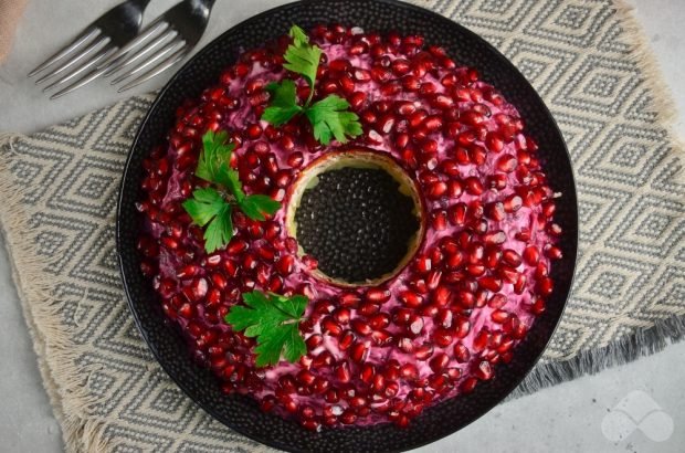Салат «Гранатовий браслет» з куркою і волоськими горіхами – простий і смачний рецепт з фото (покроково)
