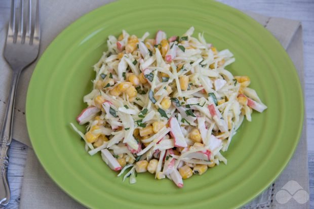 Салат з крабовими паличками і капустою без яєць – простий і смачний рецепт з фото (покроково)