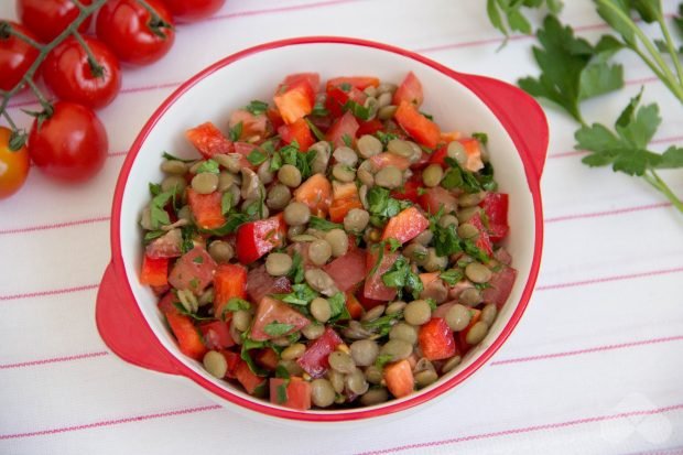 Сочевичний салат з помідорами – простий і смачний рецепт з фото (покроково)