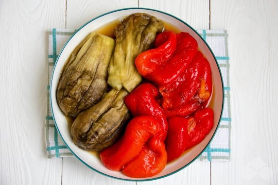 Айвар по-сербски с баклажанами на зиму – фото приготовления рецепта, шаг 2