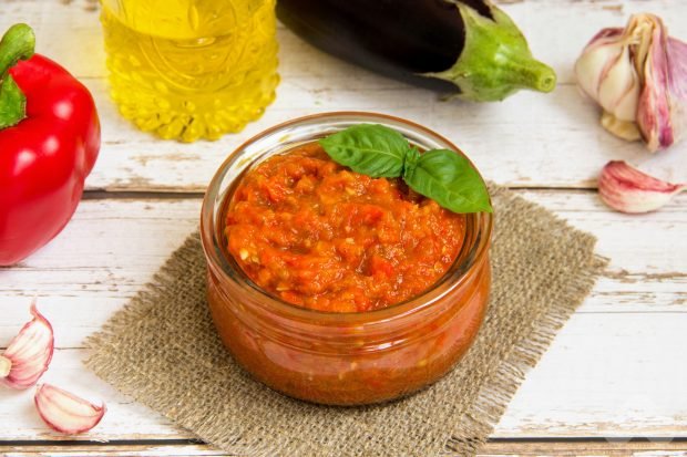 Айвар по-сербськи з баклажанами на зиму – простий і смачний рецепт з фото (покроково)